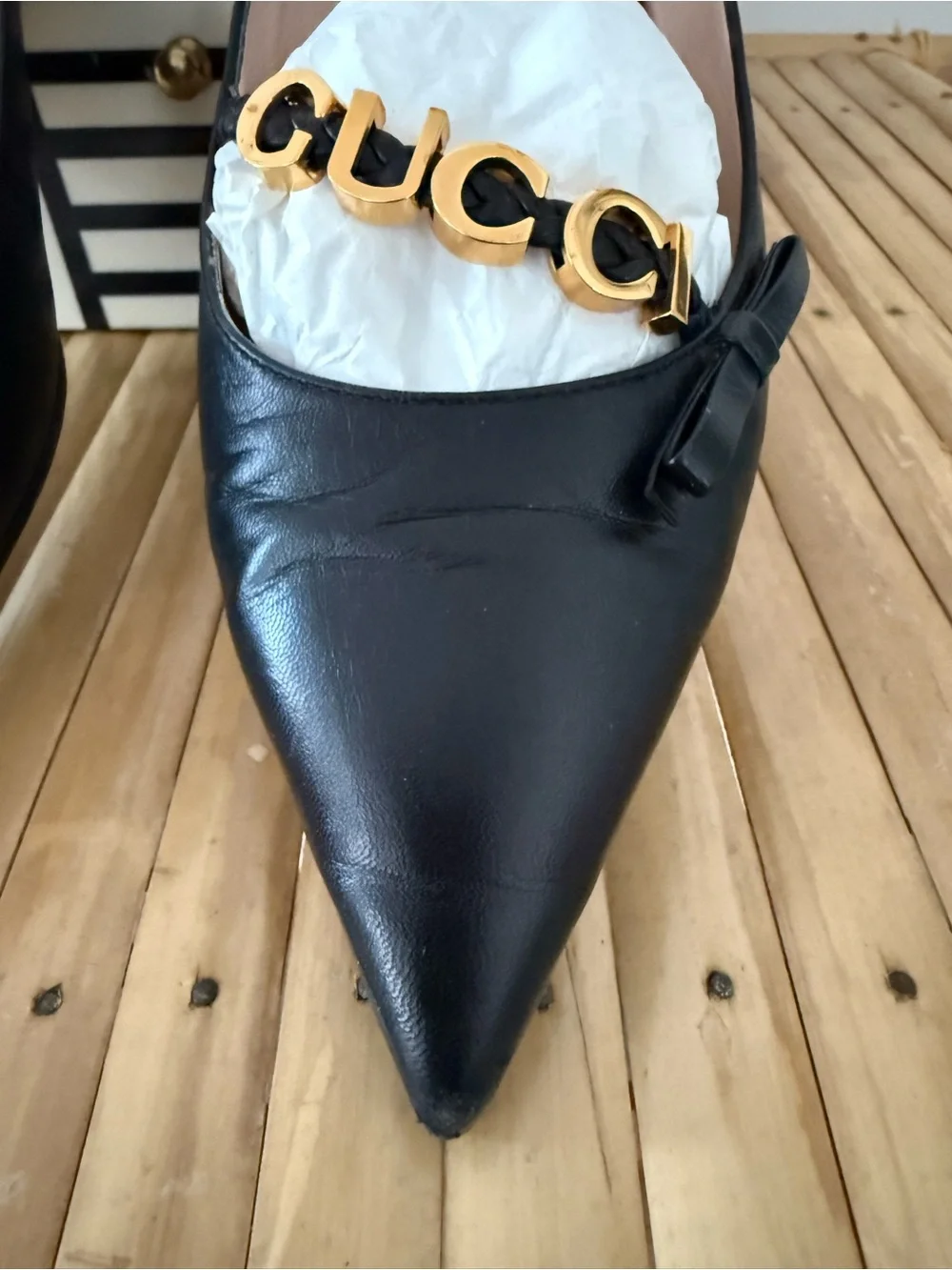 Gucci Black Leather Pointed Toe Logo Chain Flats - Authentic - Picture 6 of 7